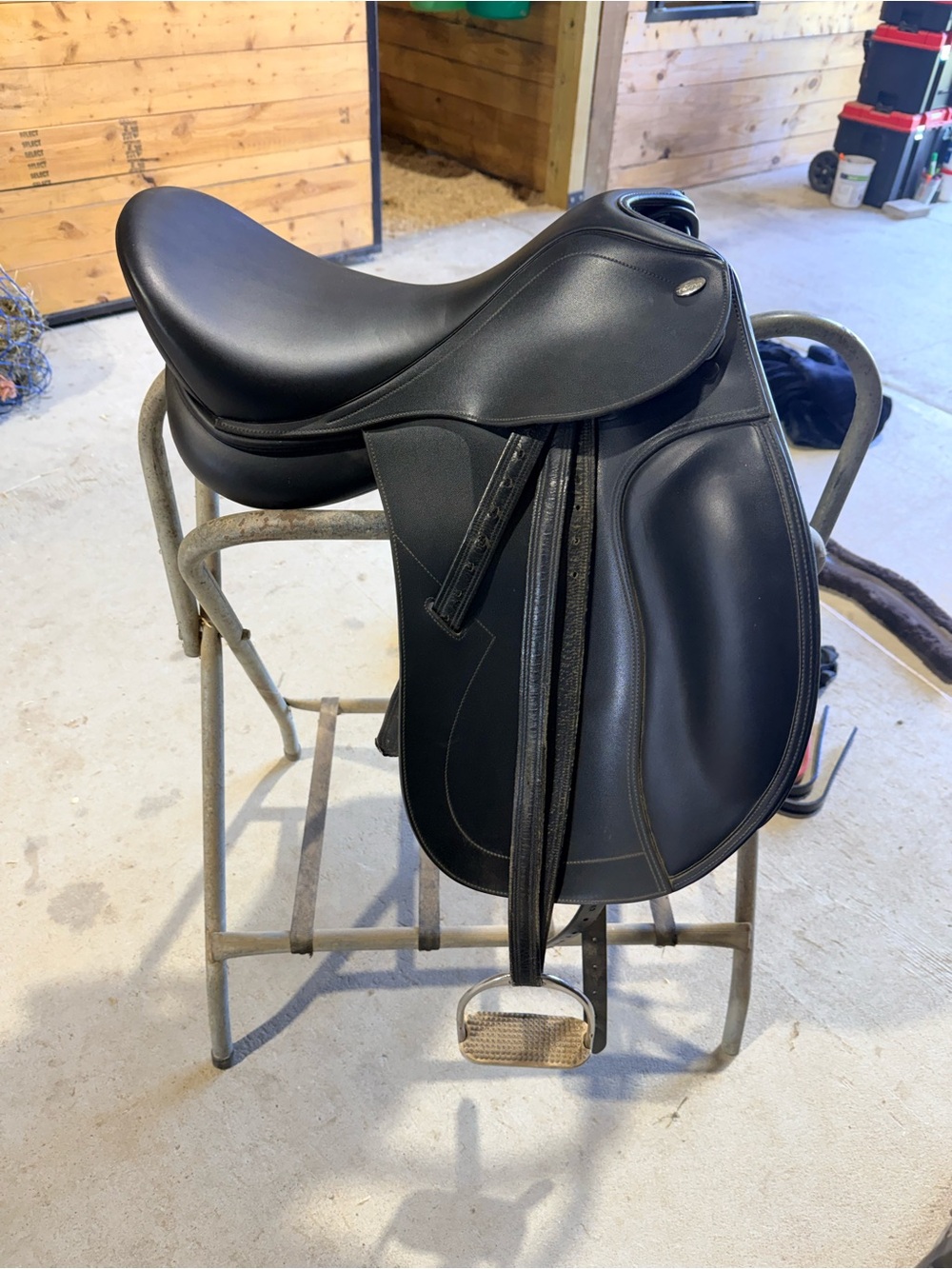 Black Tekna Dressage Saddle 17” + stirrups